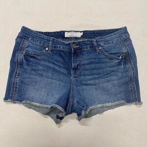 Torrid Shorts Frayed Hem Womens 18 Blue Medium Wash Denim Pocket Zip-Fly Country